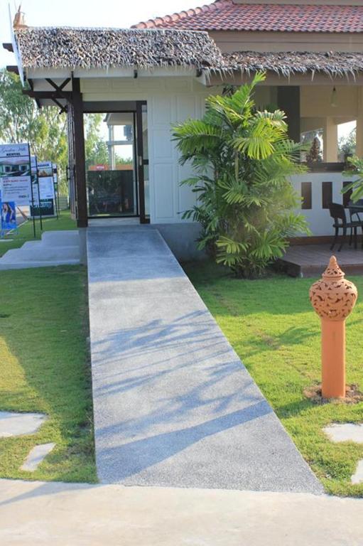 Garden Hills Villa Resort Petchaburi Esterno foto