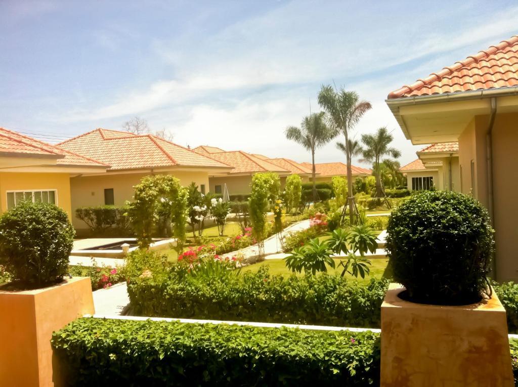 Garden Hills Villa Resort Petchaburi Esterno foto