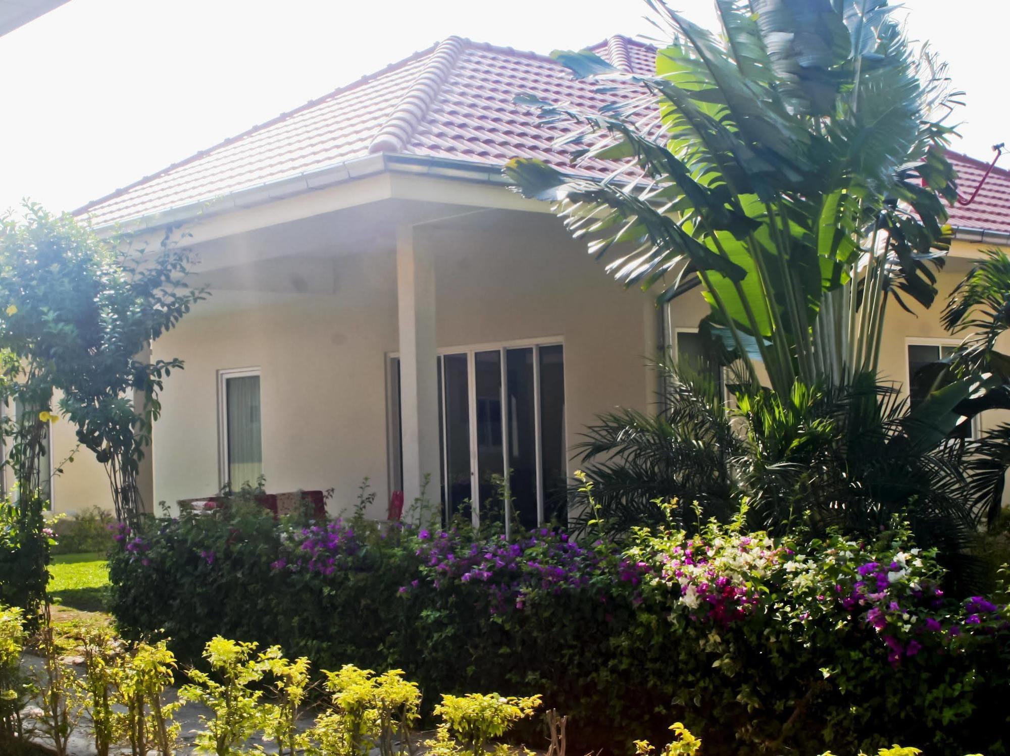 Garden Hills Villa Resort Petchaburi Esterno foto