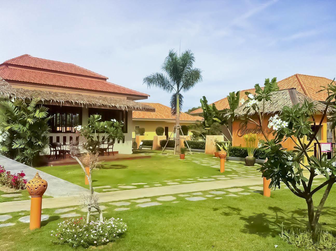 Garden Hills Villa Resort Petchaburi Esterno foto